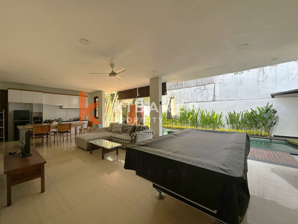 Comfortable Three Bedrooms Open Living Villa Nestled in Jimbaran — image 4