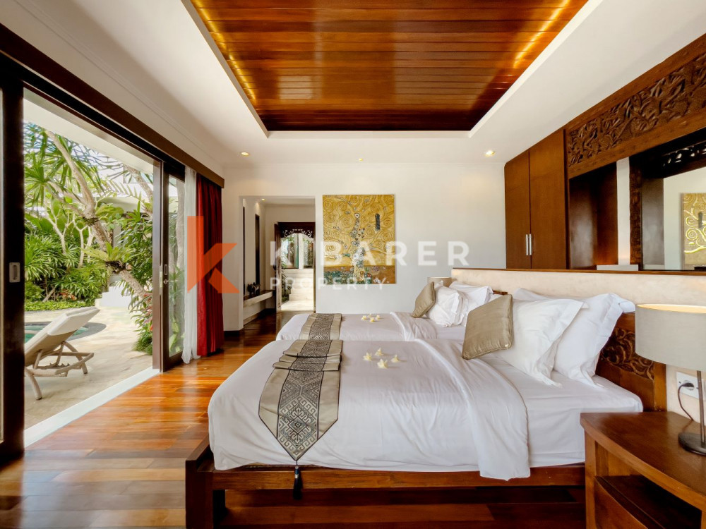 Spacious Three Bedroom Enclosed Living Villa with Overlooking Rice Field View in Canggu — image 19