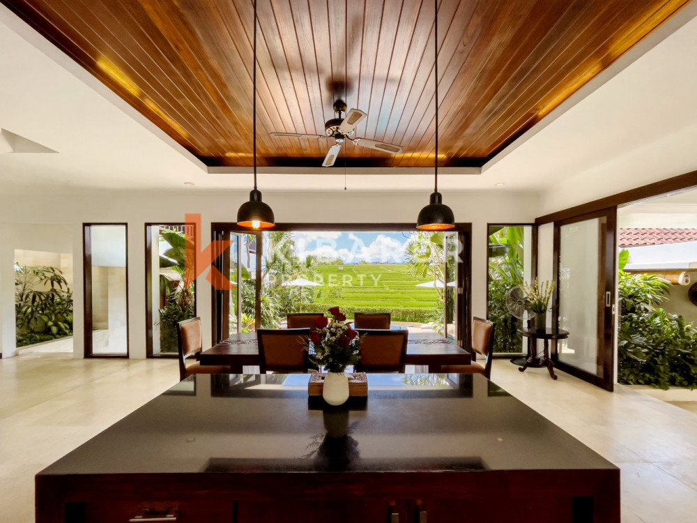 Spacious Three Bedroom Enclosed Living Villa with Overlooking Rice Field View in Canggu — image 5