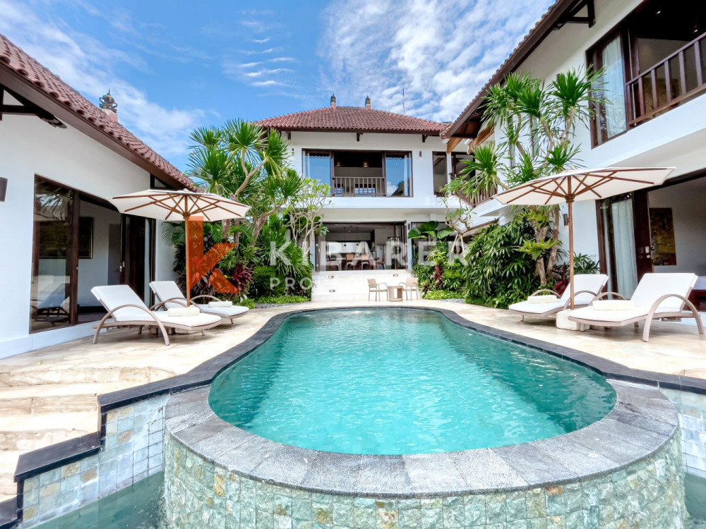 Spacious Three Bedroom Enclosed Living Villa with Overlooking Rice Field View in Canggu — image 1
