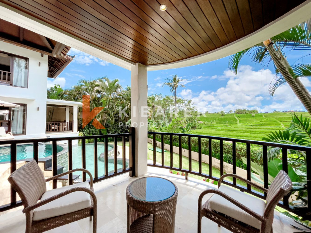 Spacious Three Bedroom Enclosed Living Villa with Overlooking Rice Field View in Canggu — image 14