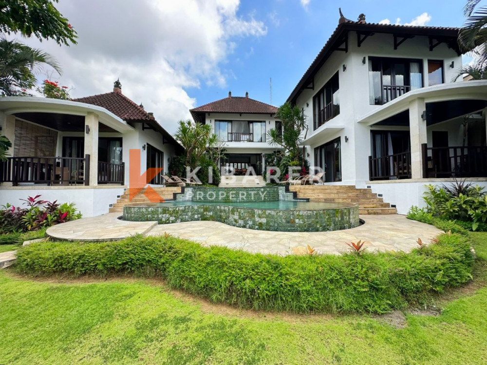 Spacious Three Bedroom Enclosed Living Villa with Overlooking Rice Field View in Canggu — image 15