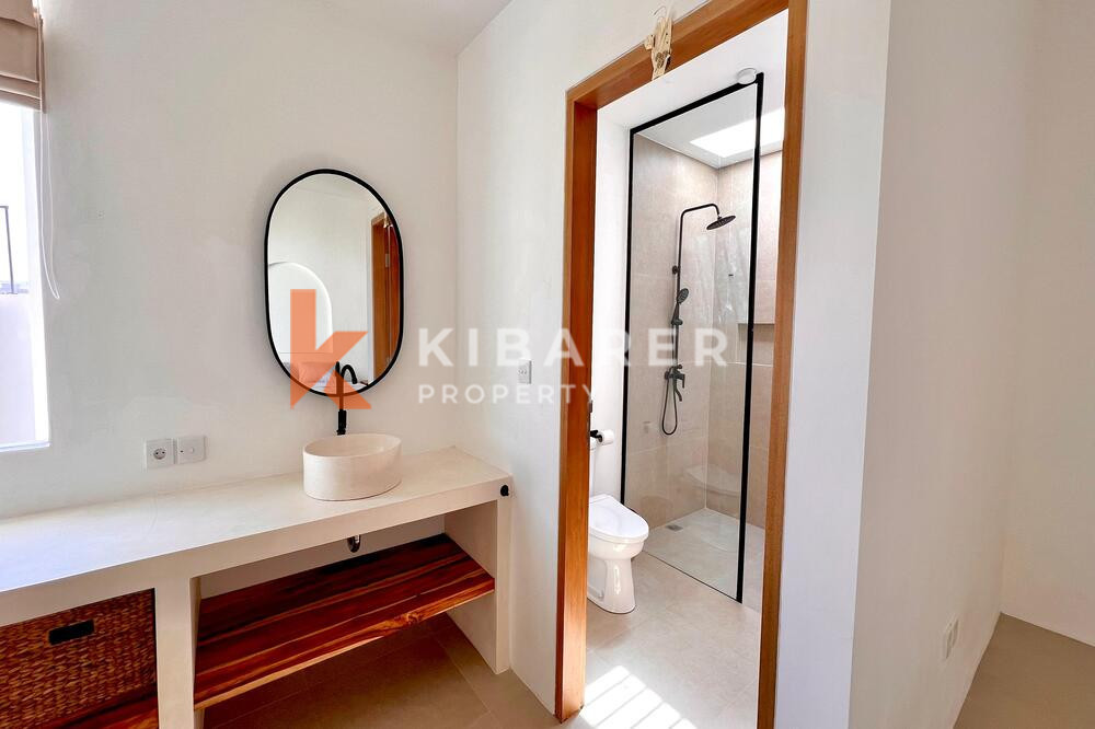 Brand New Mediterranean Three Bedroom Enclosed Livingroom Villa Set in Pererenan — image 14