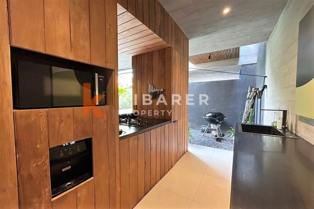 Stylish Two Bedroom Open Living Room Villa Nestled in Umalas — image 9