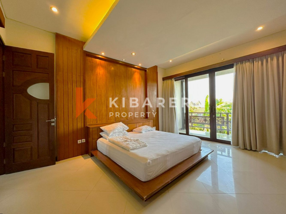 Homey Three Bedroom Villa Strategically Located in Seminyak — image 8