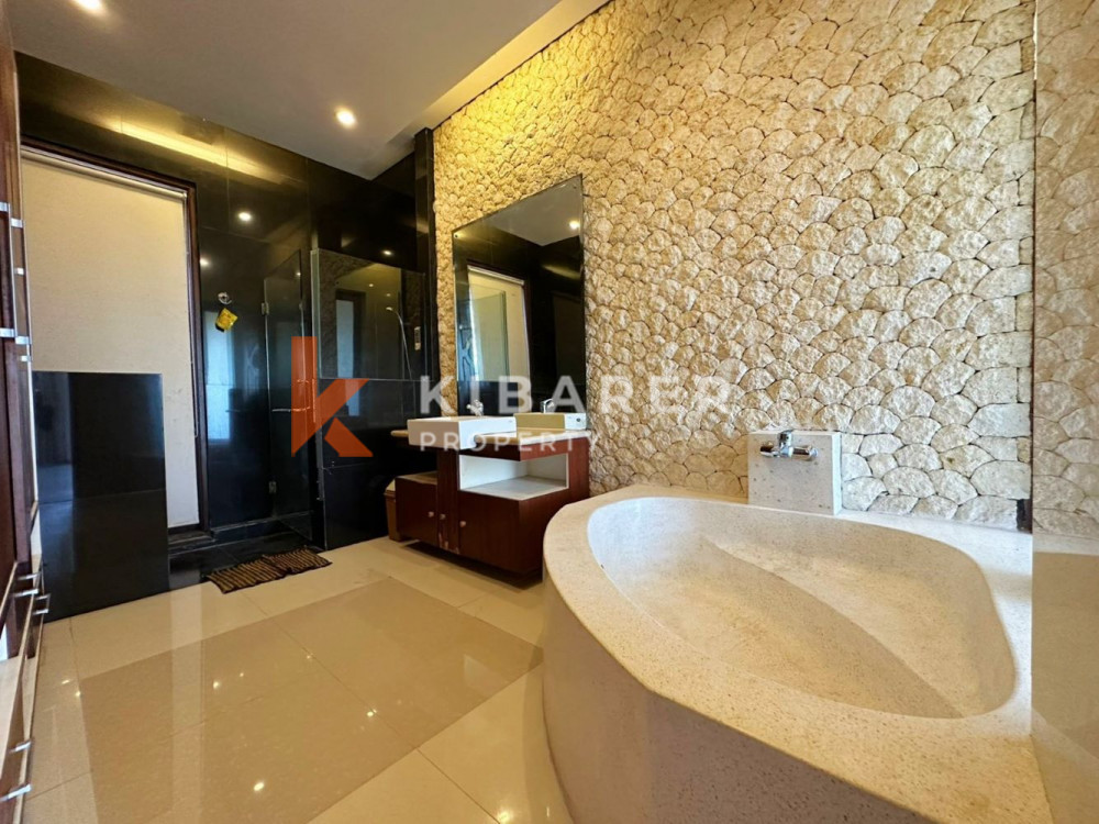 Homey Three Bedroom Villa Strategically Located in Seminyak — image 11