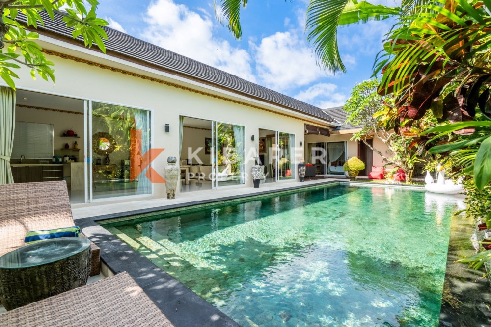 Peaceful Three Bedroom Enclosed Living at Villa Complex Situated in Seminyak — image 10