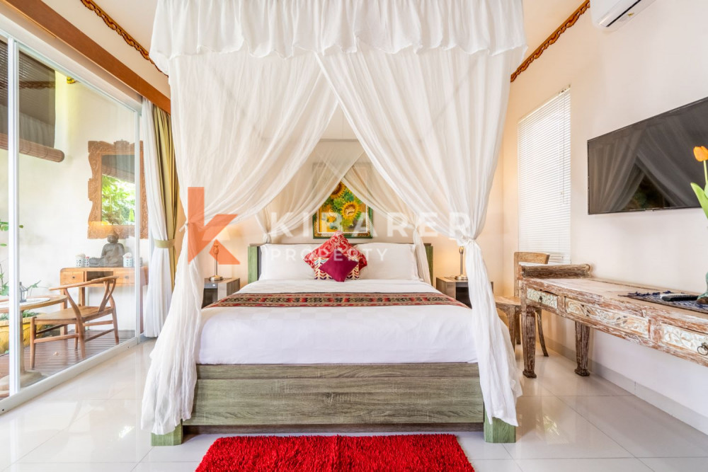 Peaceful Three Bedroom Enclosed Living at Villa Complex Situated in Seminyak — image 11