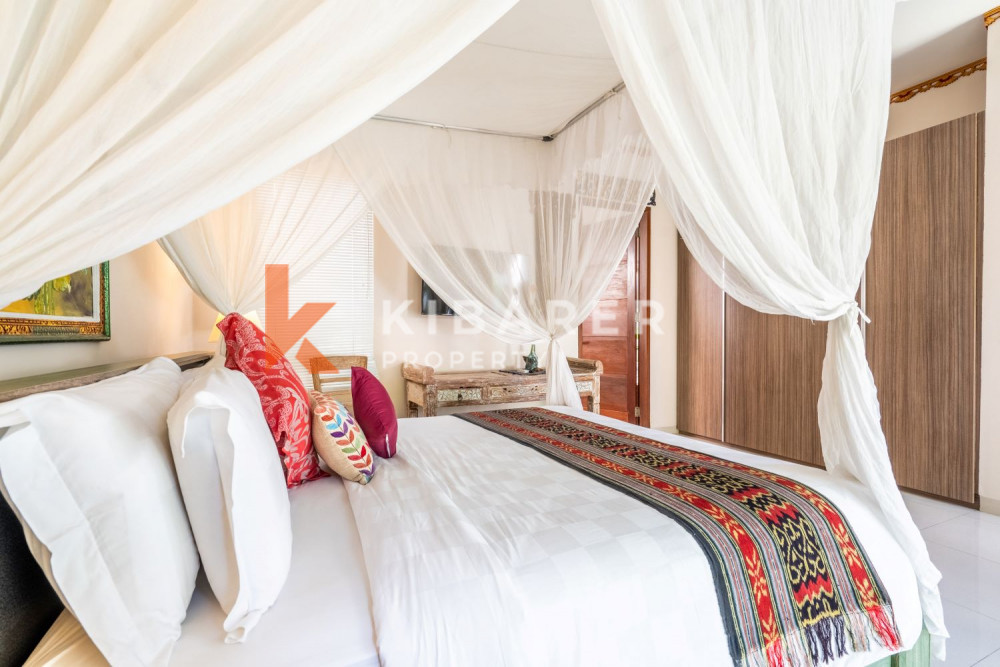 Peaceful Three Bedroom Enclosed Living at Villa Complex Situated in Seminyak — image 17