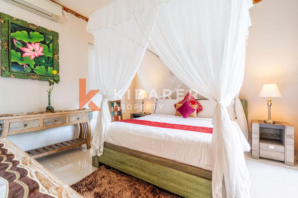 Peaceful Three Bedroom Enclosed Living at Villa Complex Situated in Seminyak — image 19