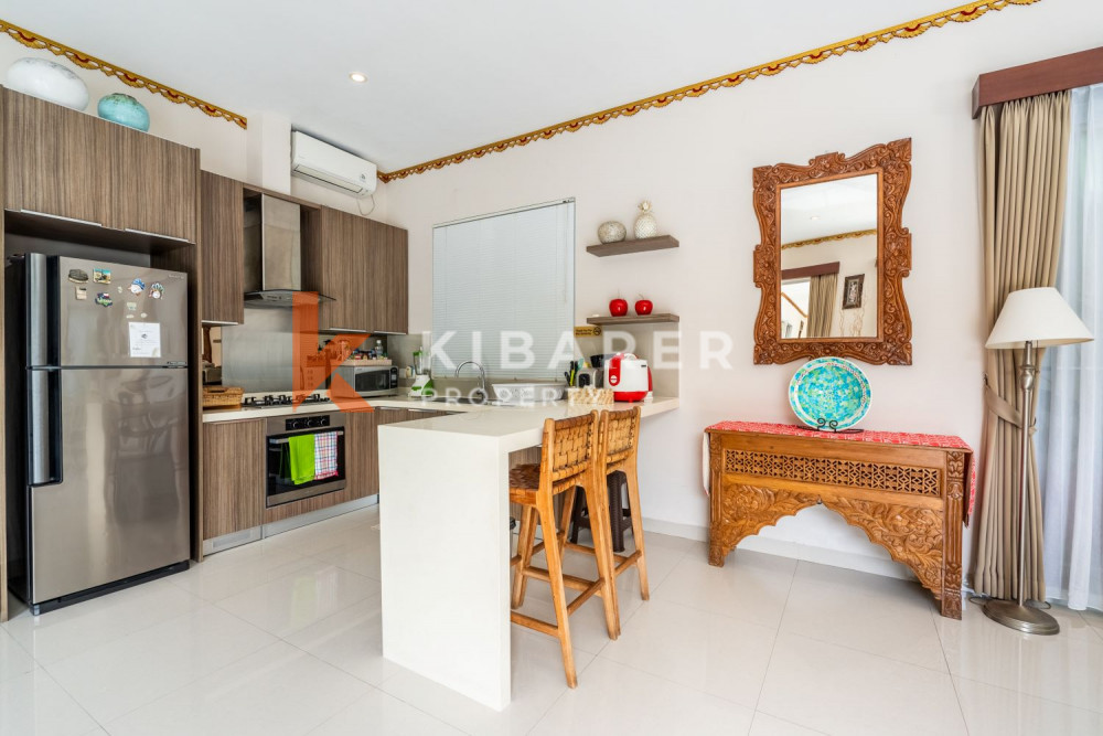 Beautiful Three Bedroom Enclosed Living at Villa Complex in Seminyak — image 11