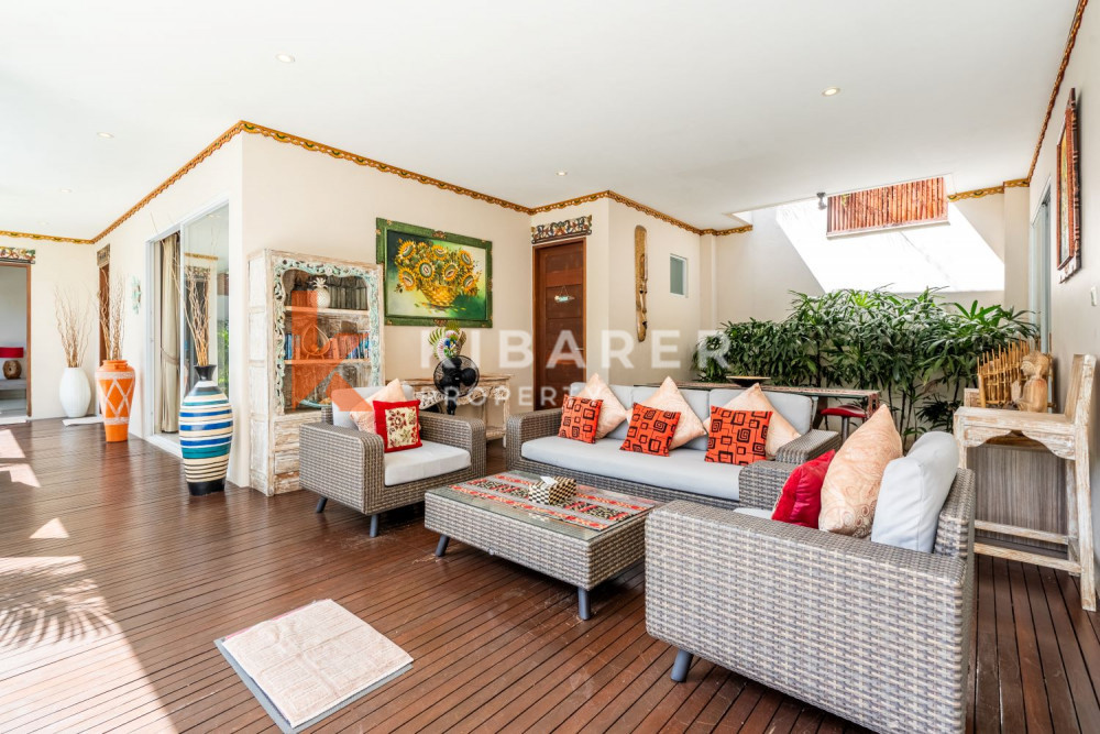 Beautiful Three Bedroom Enclosed Living at Villa Complex in Seminyak — image 4