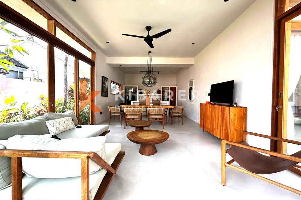 Modern Three Bedroom Minimalist Enclosed Living Room Villa Situated in Umalas — image 11