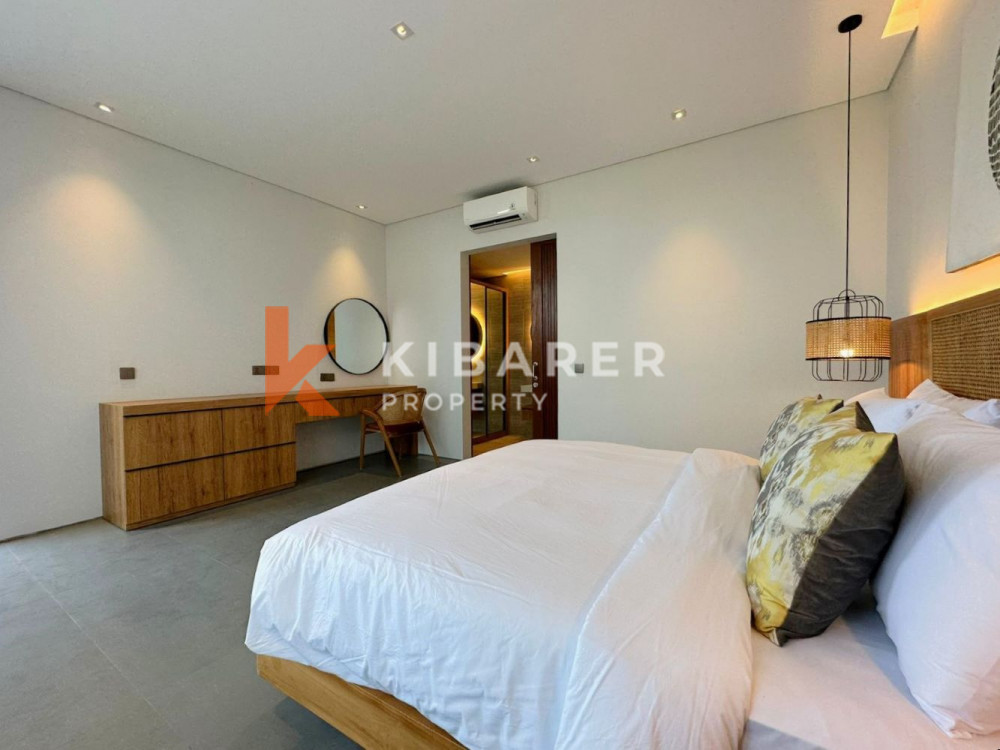 Brand New Stunning Three Bedroom Enclosed Living Villa in Seminyak — image 11