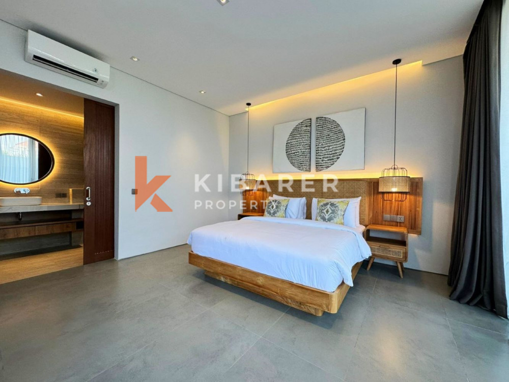 Brand New Stunning Three Bedroom Enclosed Living Villa in Seminyak — image 10