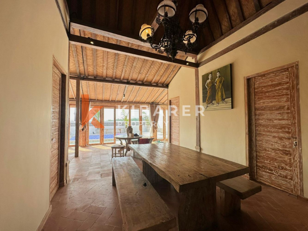 Semi Furnished Three Bedroom Closed Living Villa with Ocean and Rice Field View in Kedungu — image 11