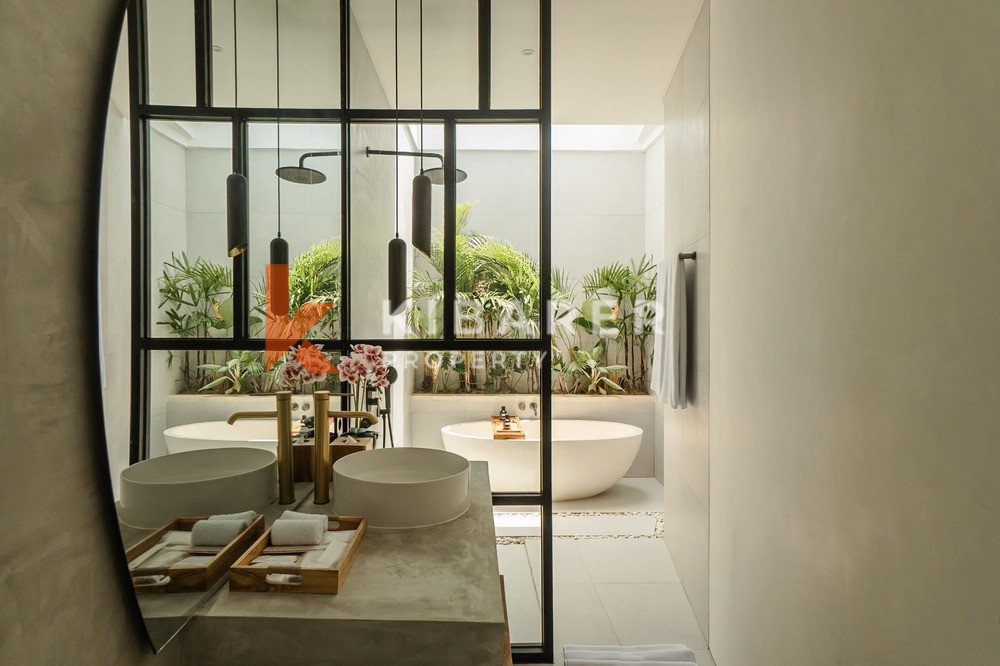 Stunning Four Bedroom Villa Walking Distance to Pererenan Beach — image 13