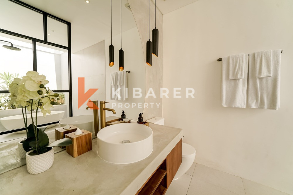 Stunning Four Bedroom Villa Walking Distance to Pererenan Beach — image 17