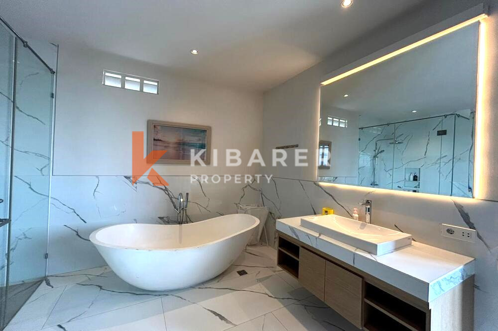 Luxury Five Bedroom Villa Ocean View Situated in Ungasan — image 12