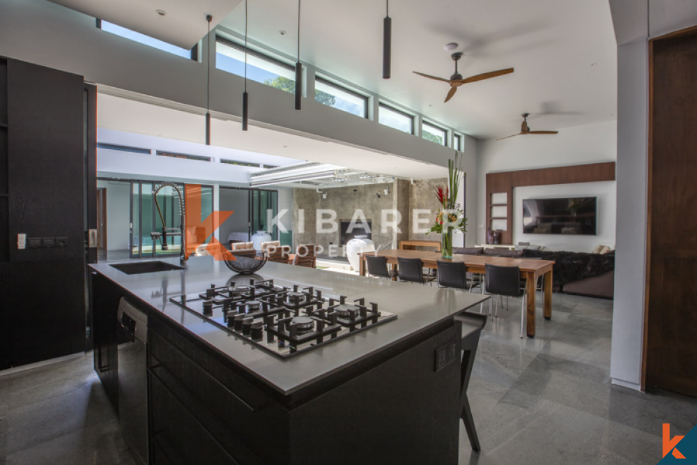 Luxurious High End Three Bedrooms Enclosed Living Villa Situated In Drupadai Seminyak — image 3