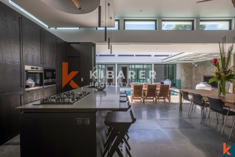 Luxurious High End Three Bedrooms Enclosed Living Villa Situated In Drupadai Seminyak — image 4