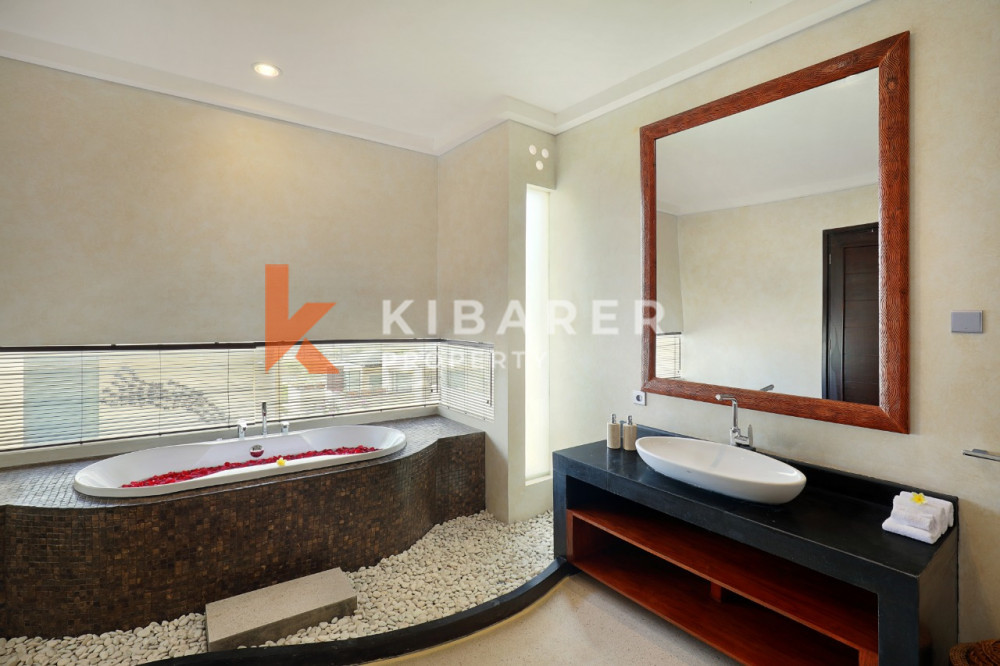 Wonderful Two Bedroom Complex Villa With Enclosed Living in Nusa Dua — image 6