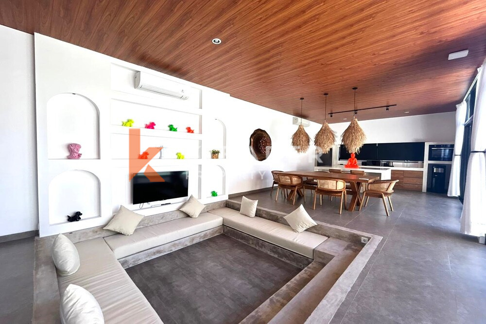 Modern Two Bedroom Two Bedroom Concrete Industrial Style Villa in Pererenan — image 6