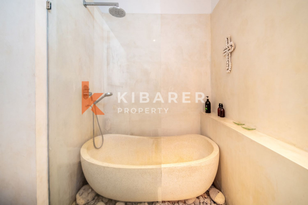 Tropical and Stunning Three Bedroom Enclosed Living Villa in Kerobokan — image 19