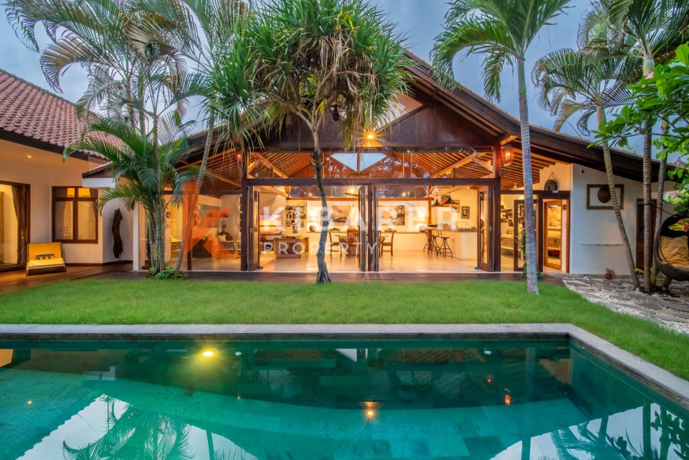 Tropical and Stunning Three Bedroom Enclosed Living Villa in Kerobokan — image 1