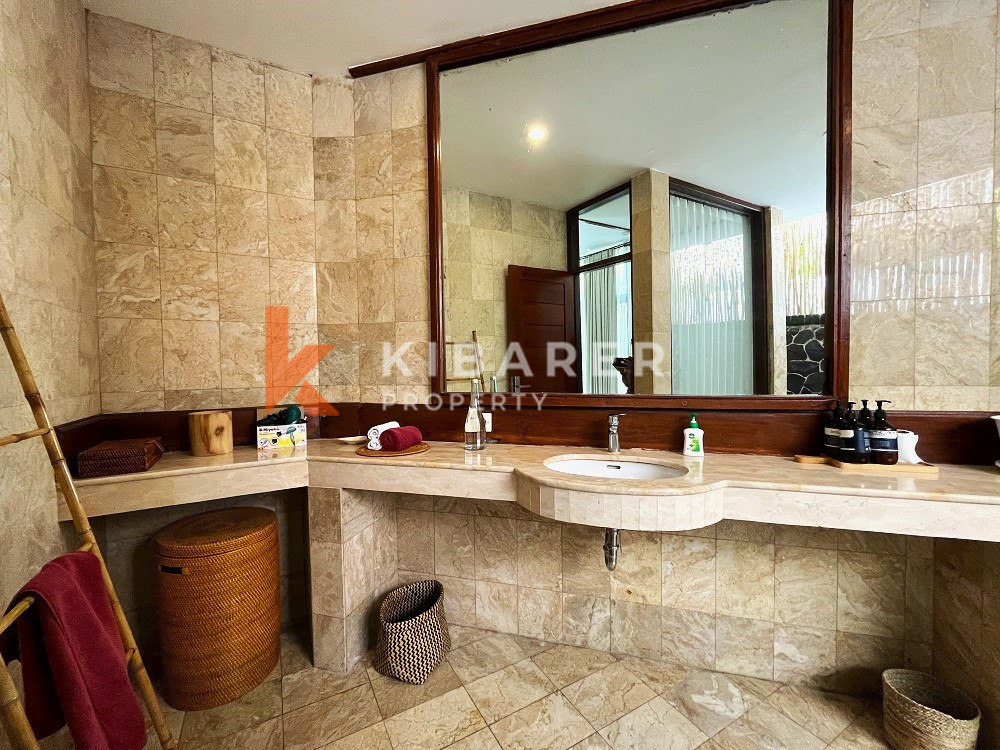 Classic Wooden Three-Bedroom Villa with Enclosed Living Area in a Perfect Location in Berawa — image 14