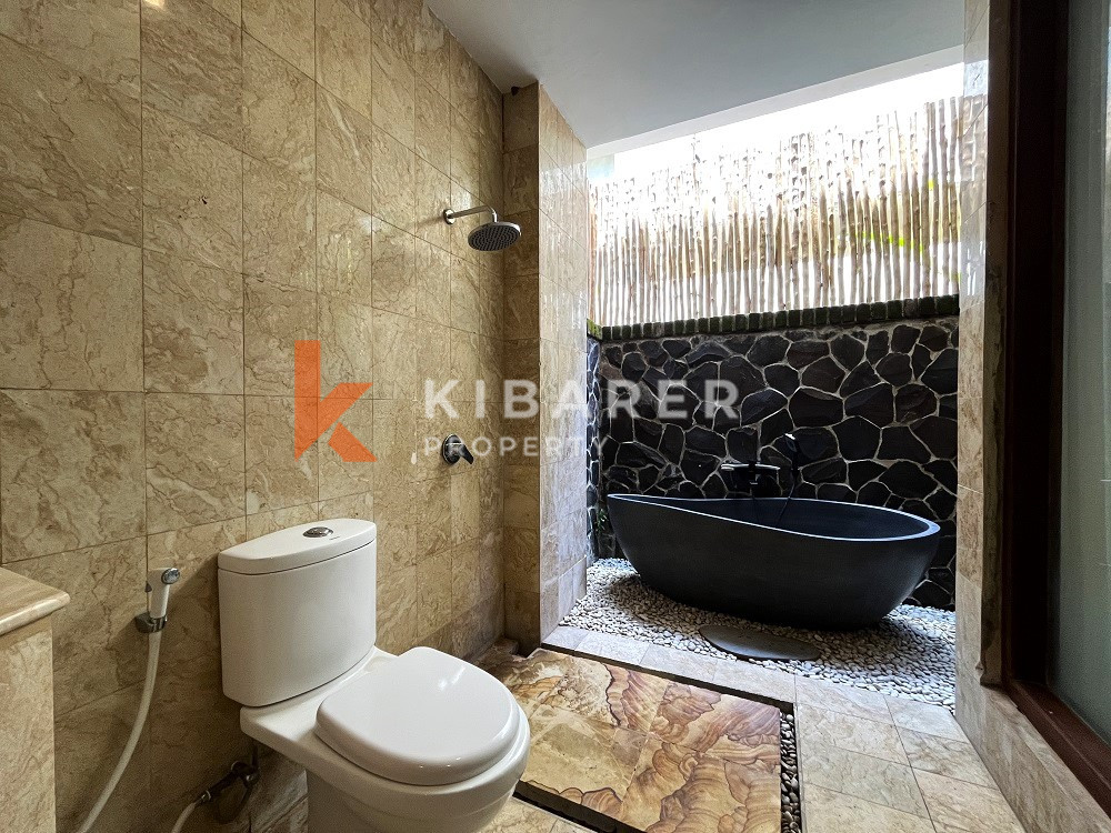 Classic Wooden Three-Bedroom Villa with Enclosed Living Area in a Perfect Location in Berawa — image 15