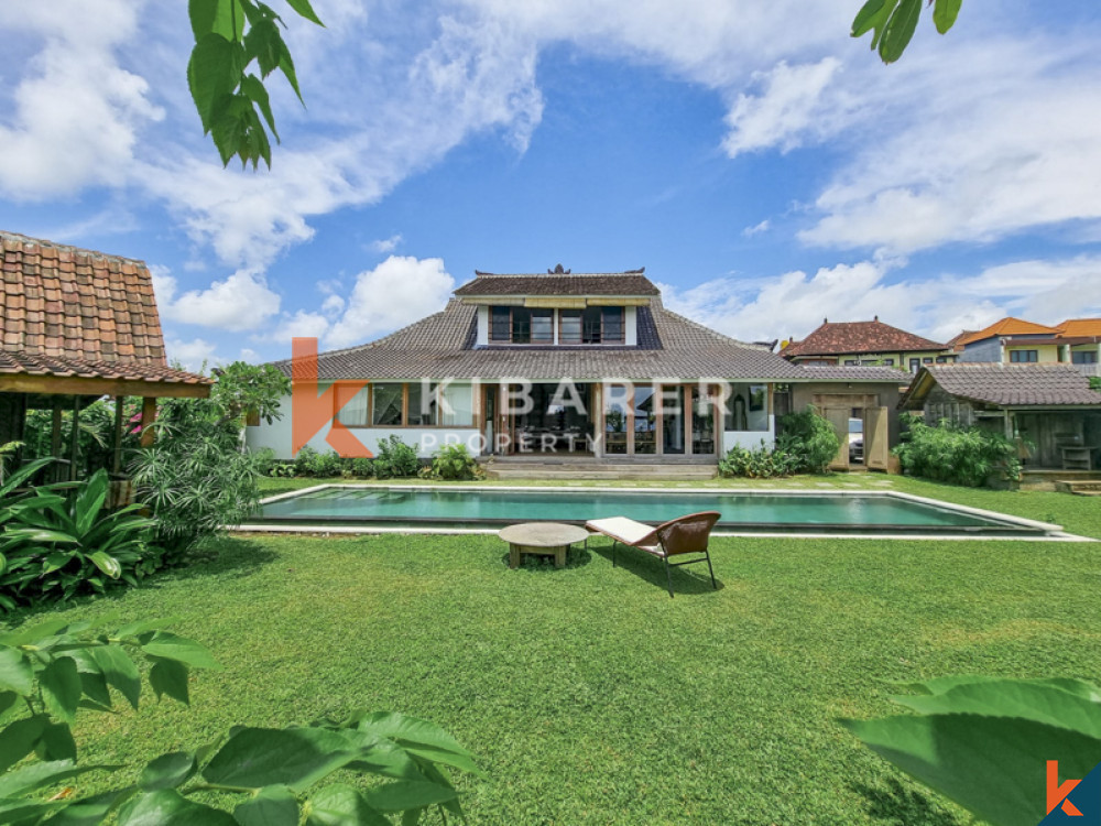 Traditional Closed Four-Bedroom Joglo with Rice Field Views in Cemagi — image 2