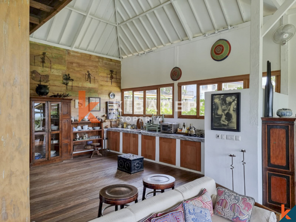 Traditional Closed Four-Bedroom Joglo with Rice Field Views in Cemagi — image 14