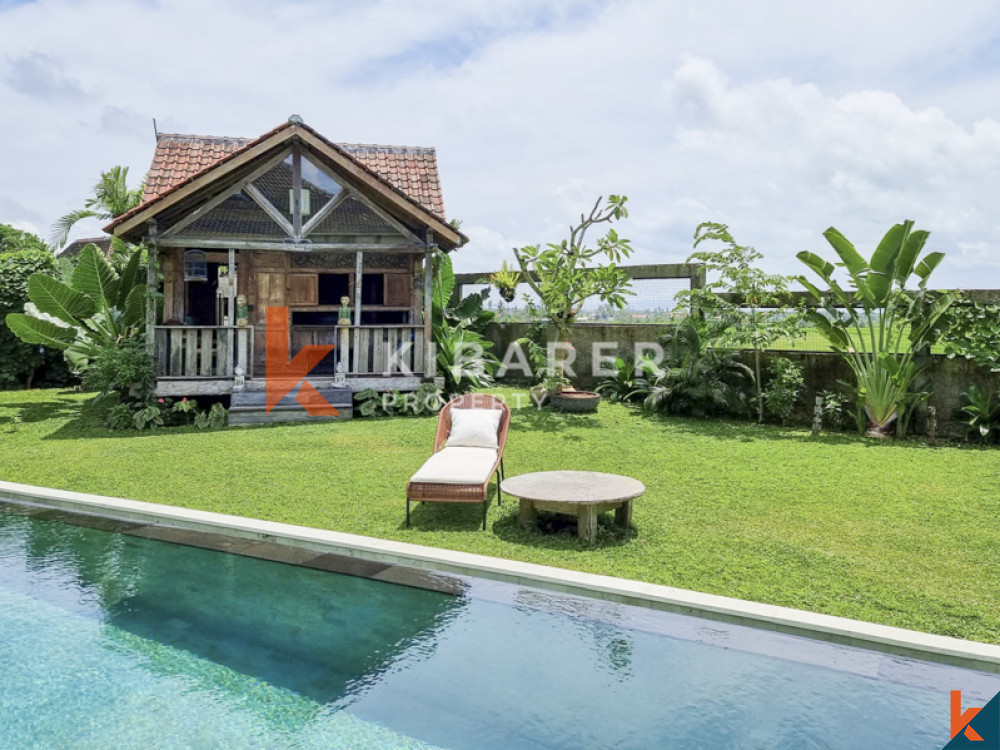 Traditional Four Bedrooms Closed Living Joglo with Rice Field View In Cemagi — image 11