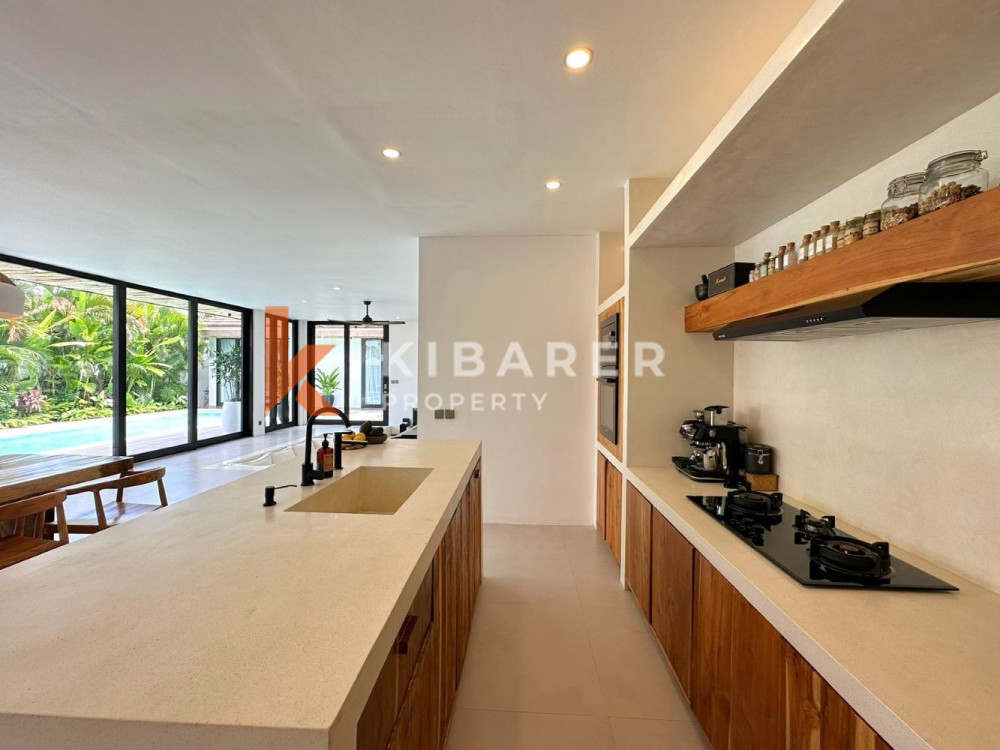 Four Bedroom Villa with Pool and Jacuzzi in Umalas — image 8