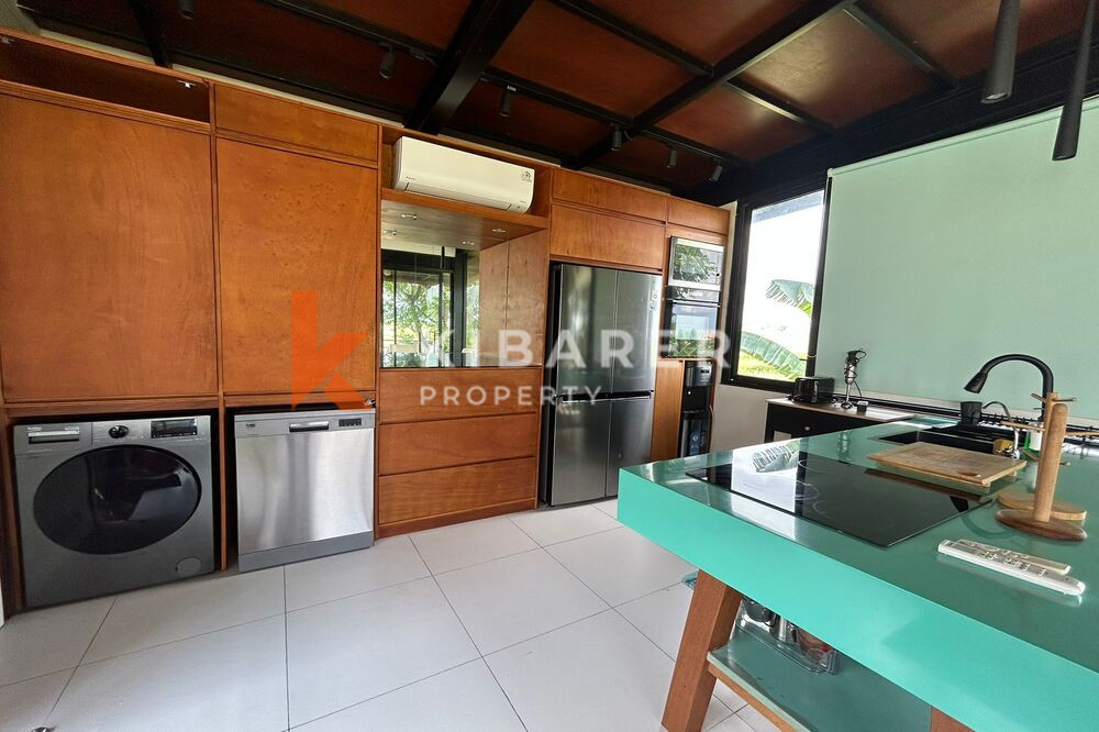 Beautiful Serene Two Bedroom Enclosed Living Room Villa in Seseh — image 10