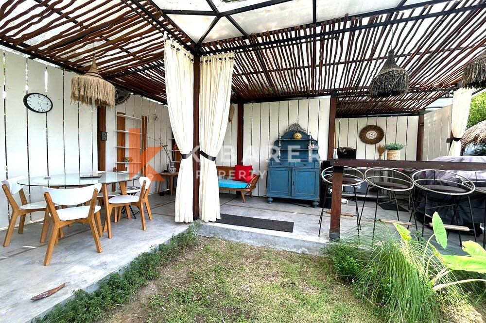 Beautiful Serene Two Bedroom Enclosed Living Room Villa in Seseh — image 8