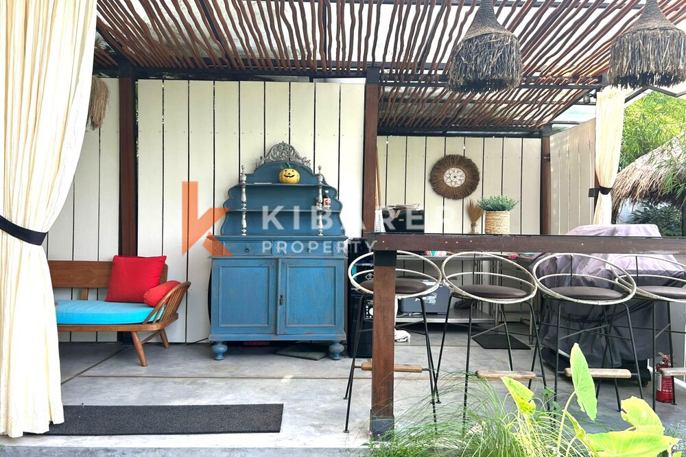Beautiful Serene Two Bedroom Enclosed Living Room Villa in Seseh — image 9