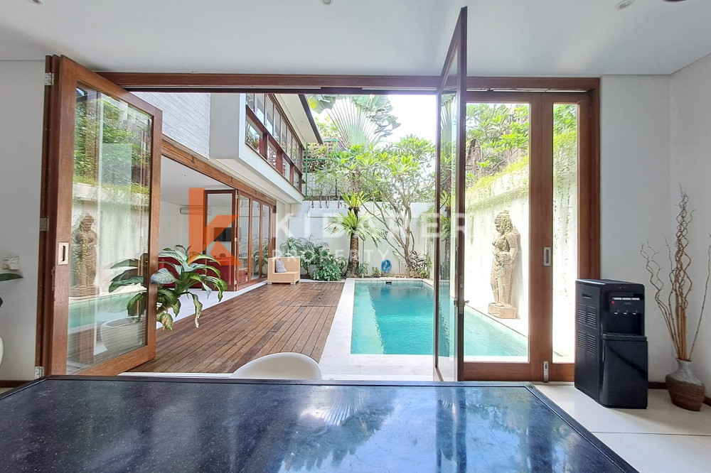 70 Meters to the Beach Adjustable Open-Enclosed Livingroom Four Bedrooms Villa in Berawa Area — image 5