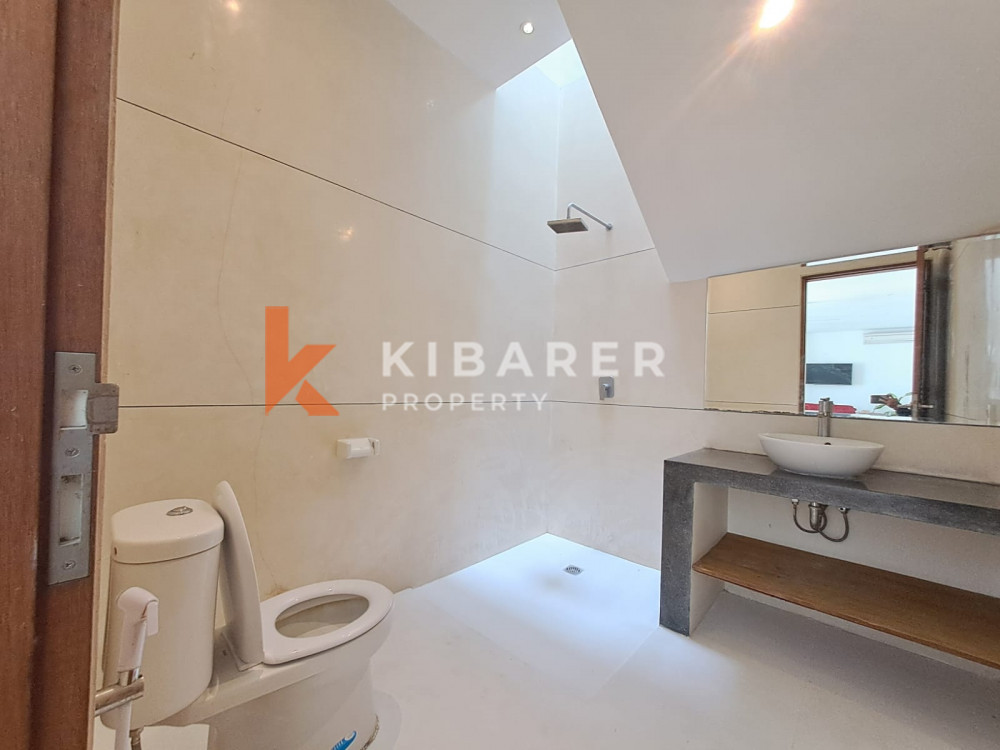 70 Meters to the Beach Adjustable Open-Enclosed Livingroom Four Bedrooms Villa in Berawa Area — image 17
