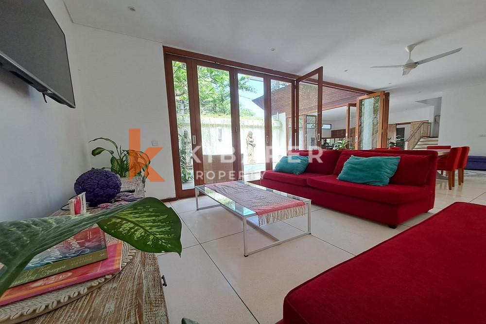 70 Meters to the Beach Adjustable Open-Enclosed Livingroom Four Bedrooms Villa in Berawa Area — image 11