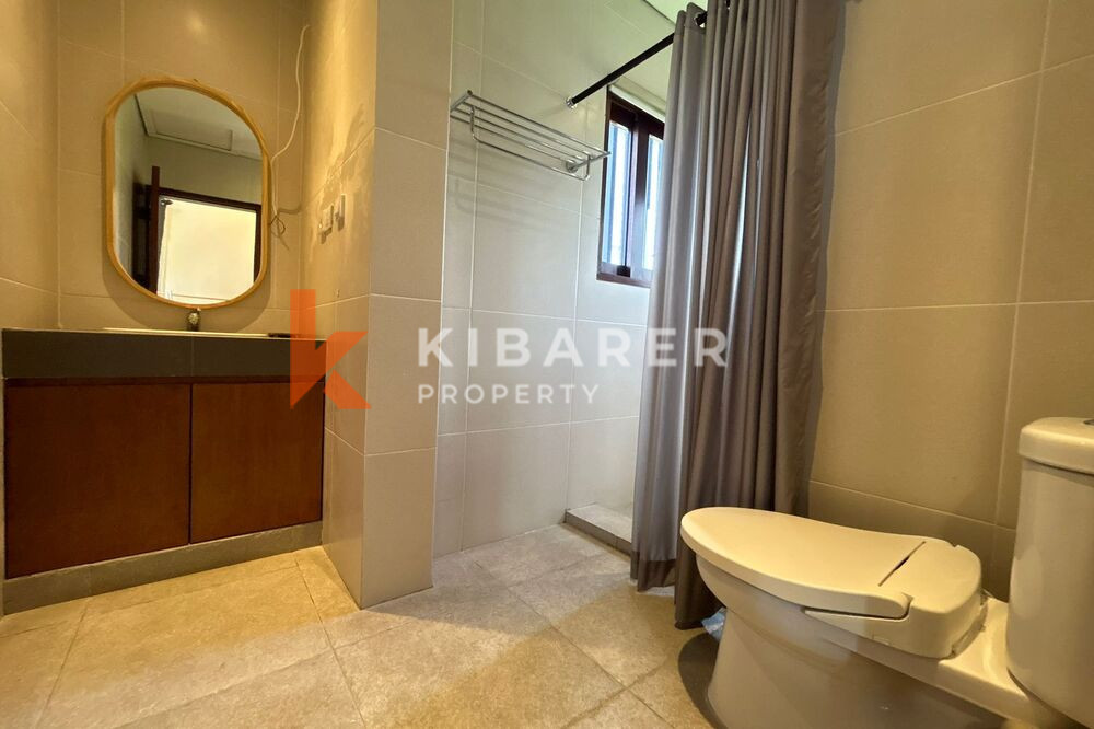 Beautiful Two-Bedroom Villa with Enclosed Living Room and Pool in Ungasan — image 17