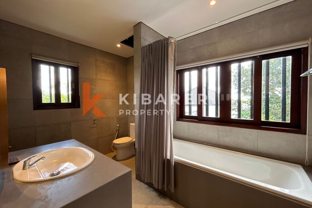 Beautiful Two-Bedroom Villa with Enclosed Living Room and Pool in Ungasan — image 15