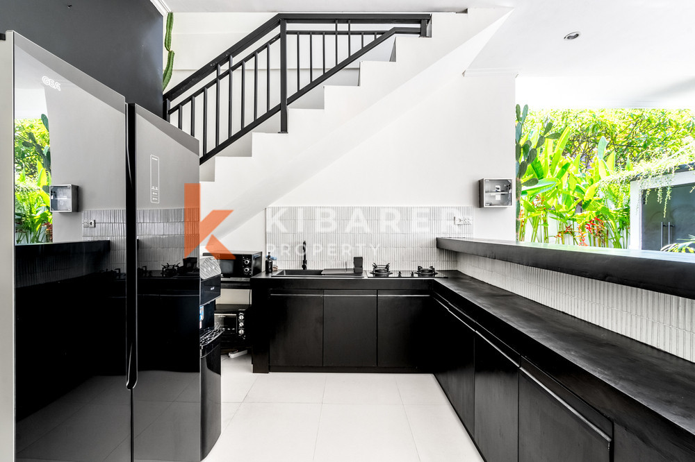 Stunning Three Bedroom Open Living Room Scandinavian Villa in Canggu — image 11