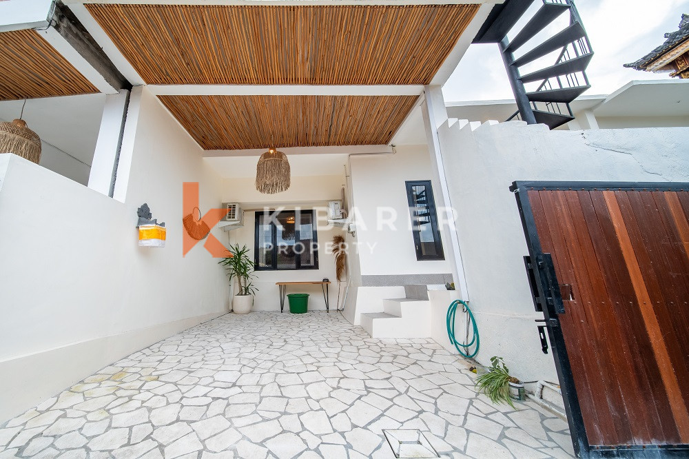 Comfortable and Elegant Three-Bedroom Villa with Rooftop in Canggu
