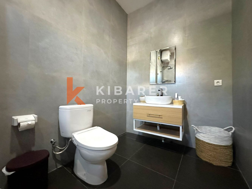 Three-Bedroom Closed Living Villa with Roof in Berawa — image 15