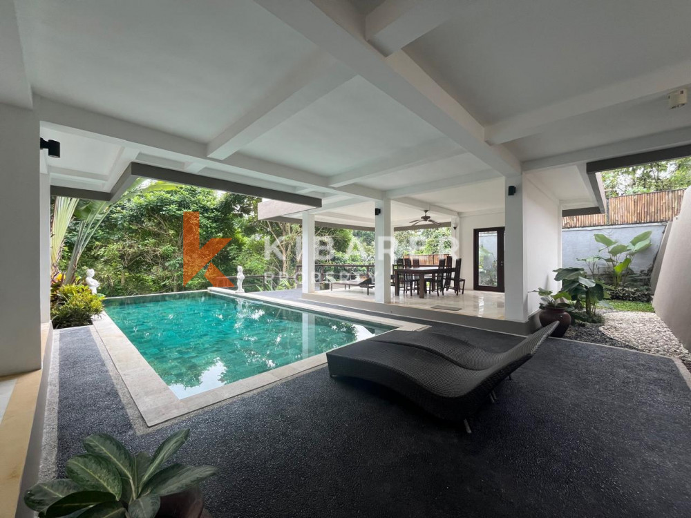 Jungle four bedrooms open living room villa in mengwi area — image 1