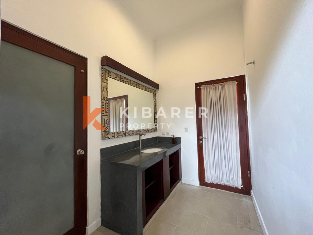 Jungle four bedrooms open living room villa in mengwi area — image 15