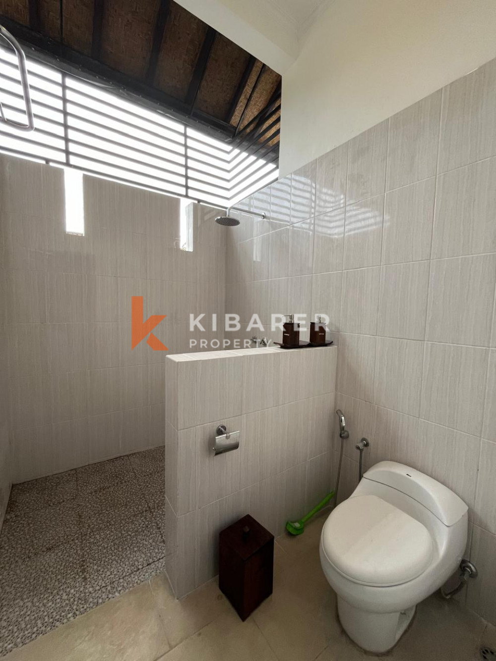 Jungle four bedrooms open living room villa in mengwi area — image 18
