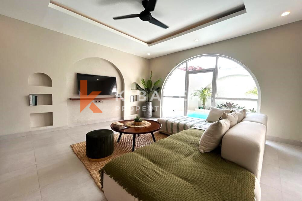Stunning Three Bedroom Enclosed Livingroom Mediterranean Touches Villa Located in Pererenan — image 7